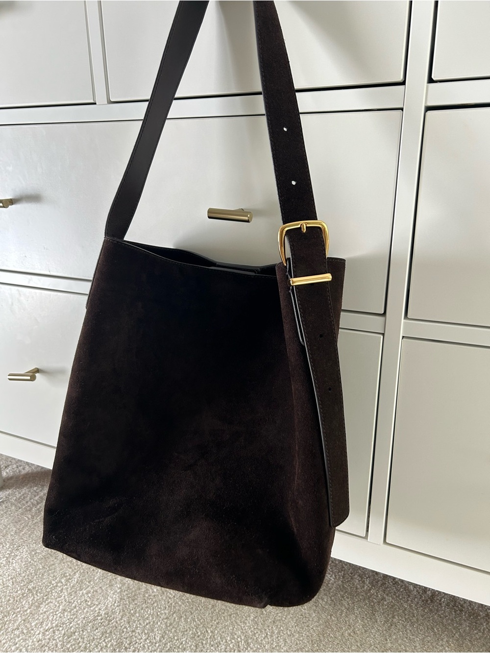 Madewell Essential Bucket Tote in Dark Brown Suede Shoulder Bag with Gold Buckle